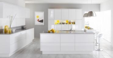 Современные идеи интерьера белой кухни + фото